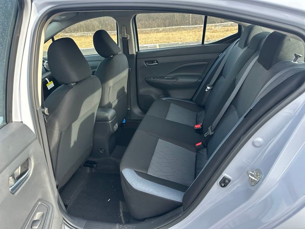 2025 Nissan Versa 1.6 SV photo