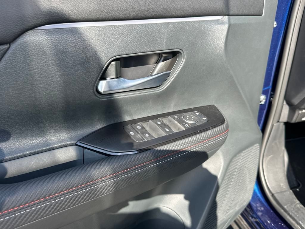2025 Nissan Kicks SR photo