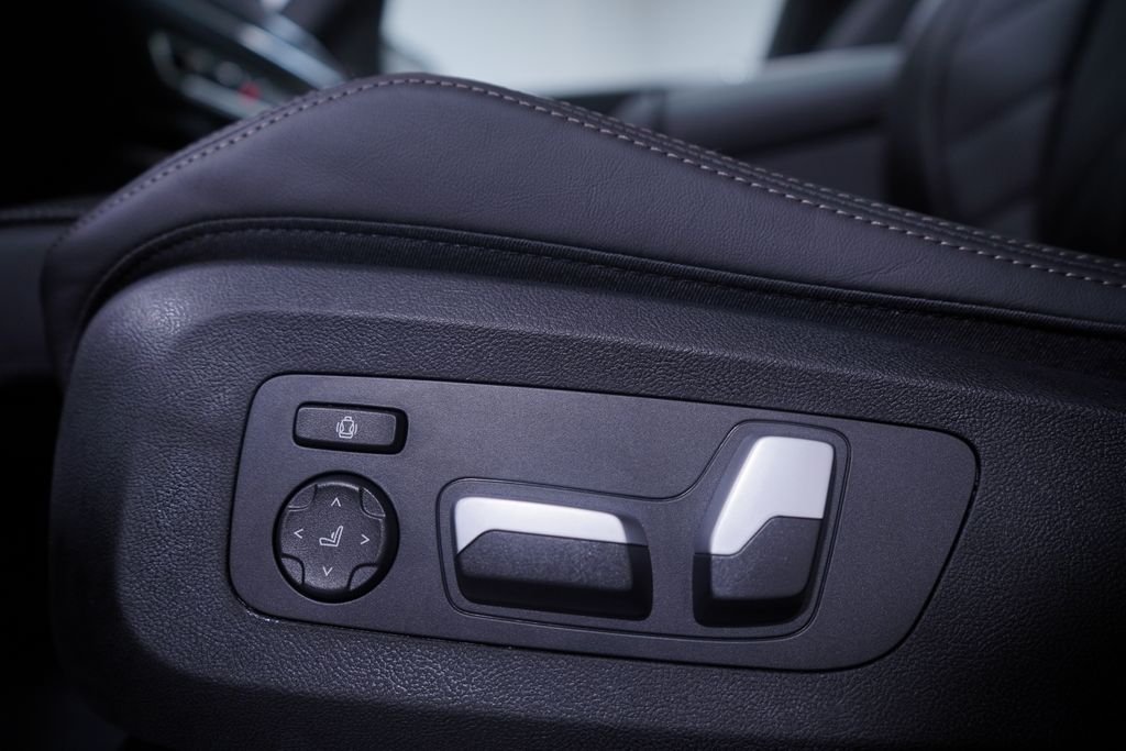 2026 BMW X5 sDrive40i 12
