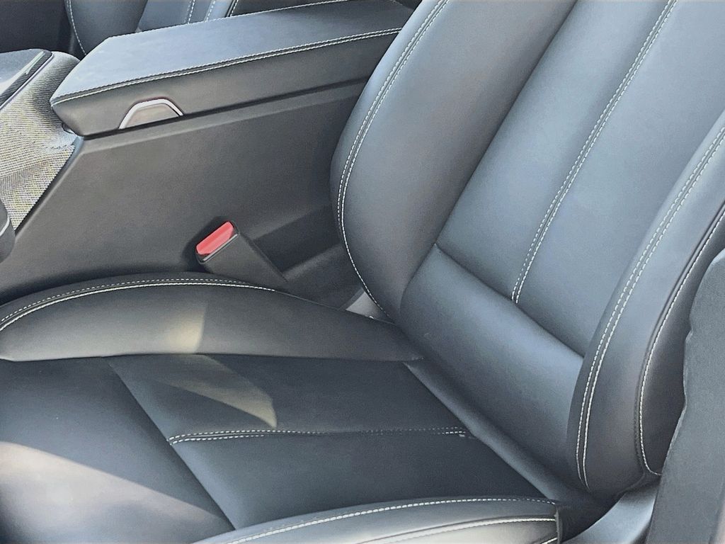 Used 2025 Silver Cadillac Luxury image 20