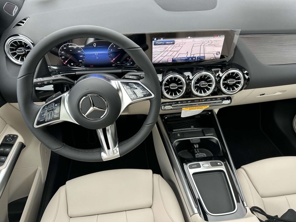 2025 Mercedes-Benz GLA 250 4MATIC 8