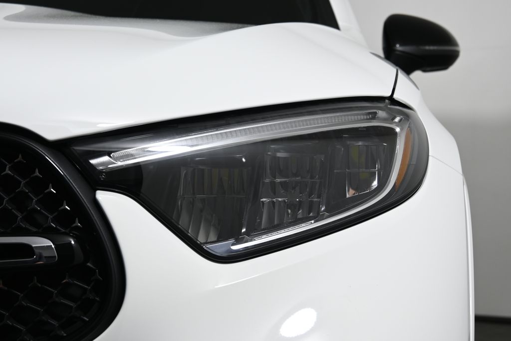 2025 Mercedes-Benz GLC 300 10