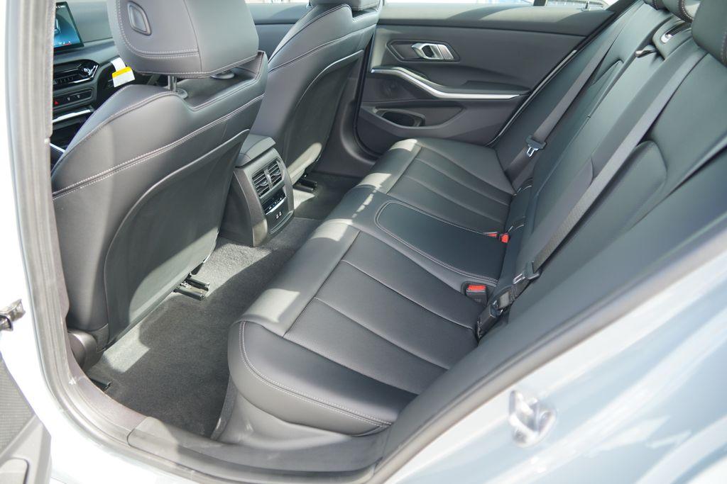 Thumbnail: 2026 BMW 3 Series - 19
