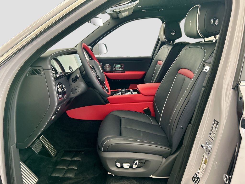 Thumbnail: 2027 Rolls-Royce Cullinan - 18