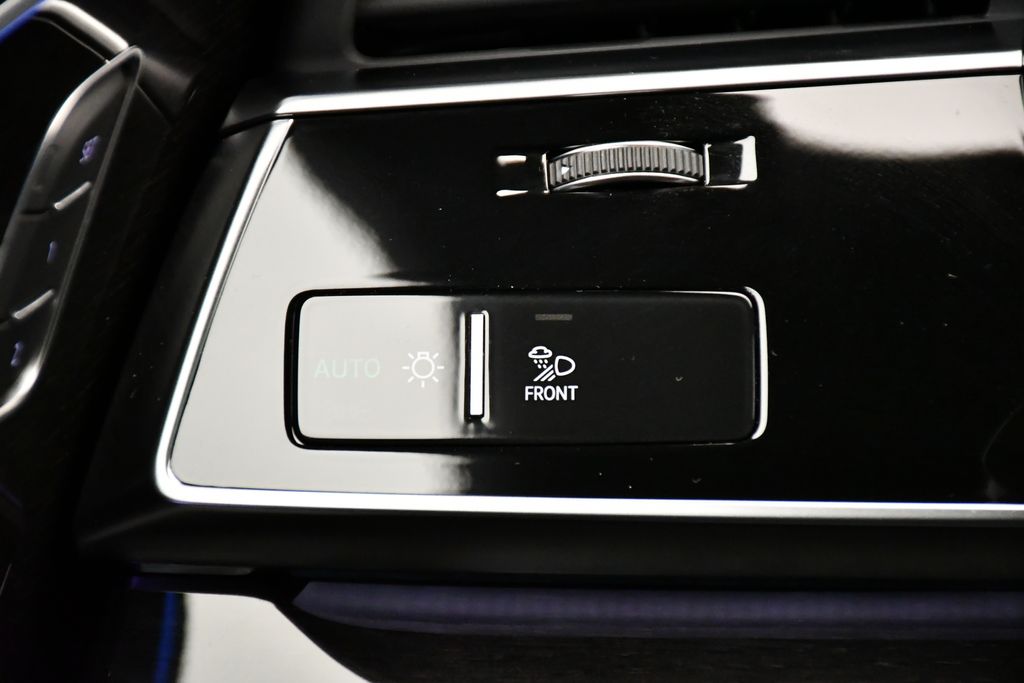 Thumbnail: 2026 Audi Q8 - 22