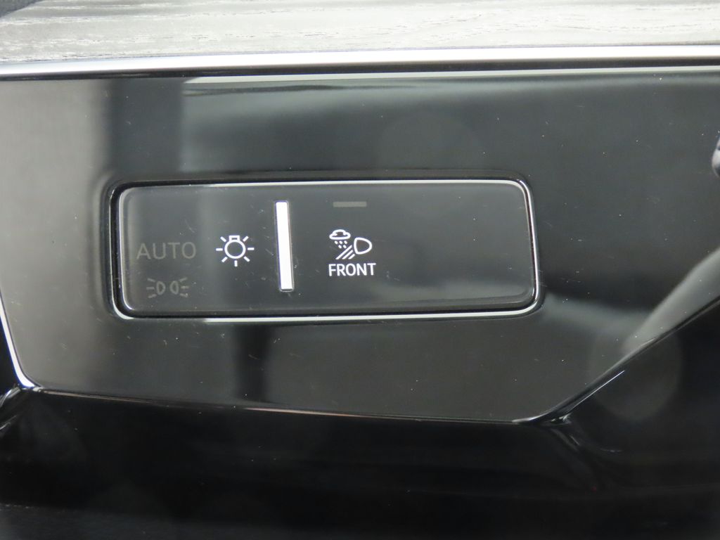 Thumbnail: 2022 Audi e-tron - 19