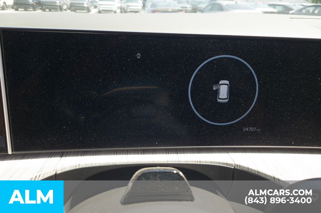 Used 2025 White Hyundai Calligraphy image 9