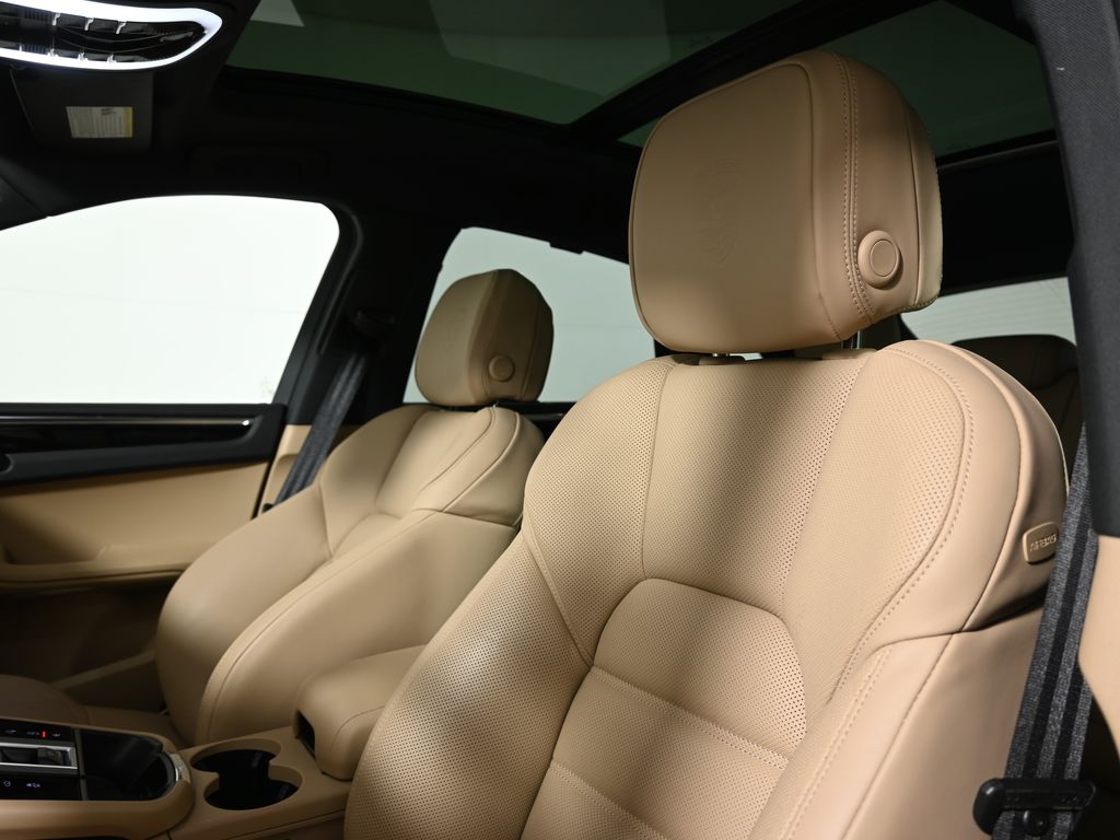 Thumbnail: 2025 Porsche Macan - 6