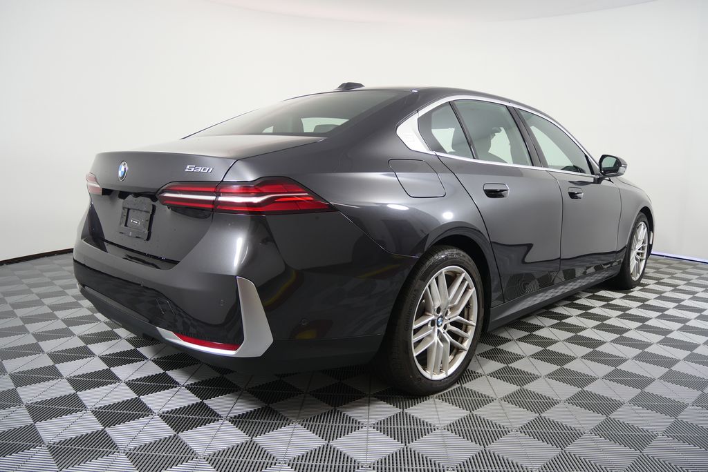 Thumbnail: 2025 BMW 5 Series - 3