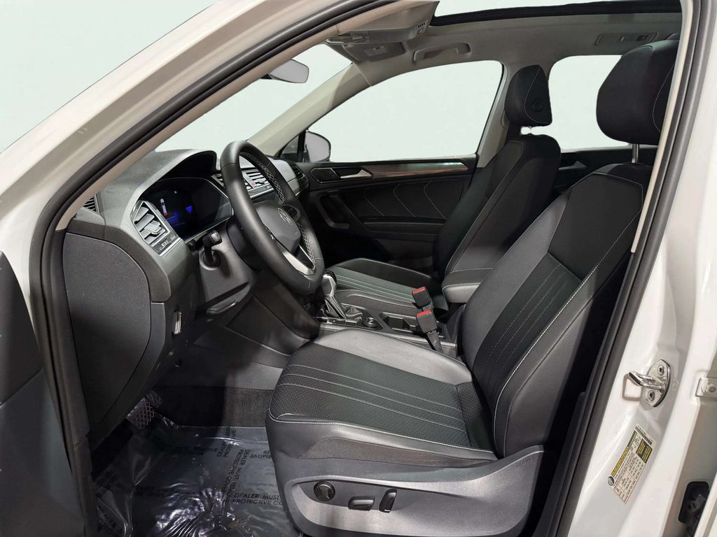 Used 2023 Pure White Volkswagen 2.0T SE image 23