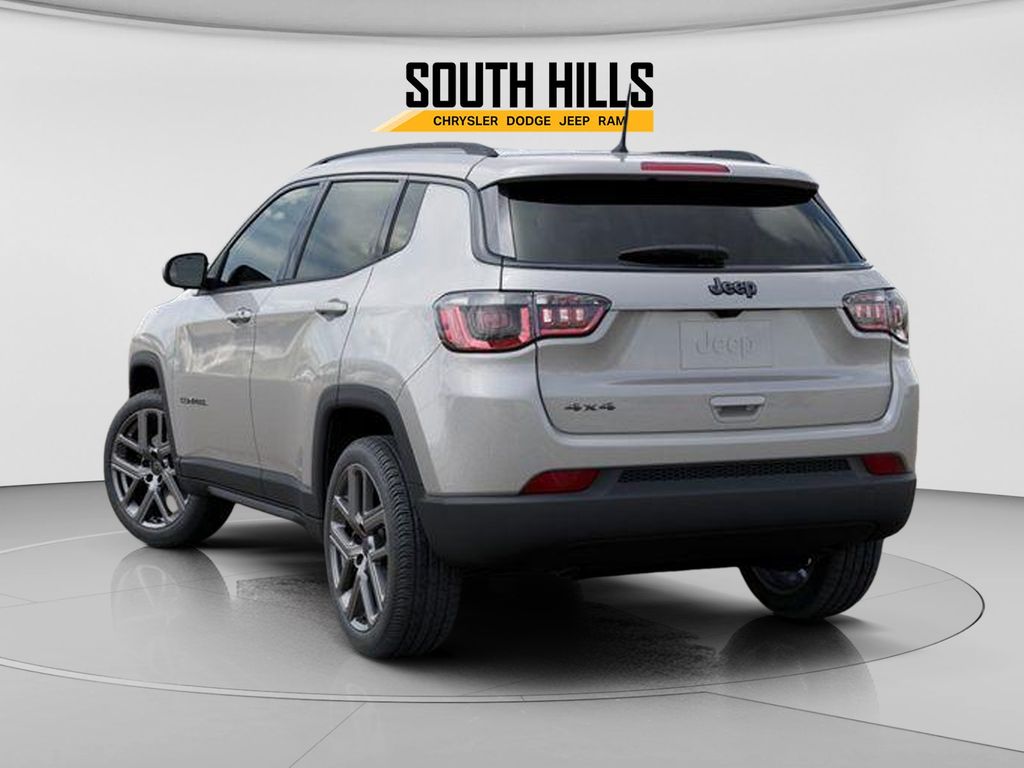2026 Jeep Compass Latitude Silver at South Hills CDJR