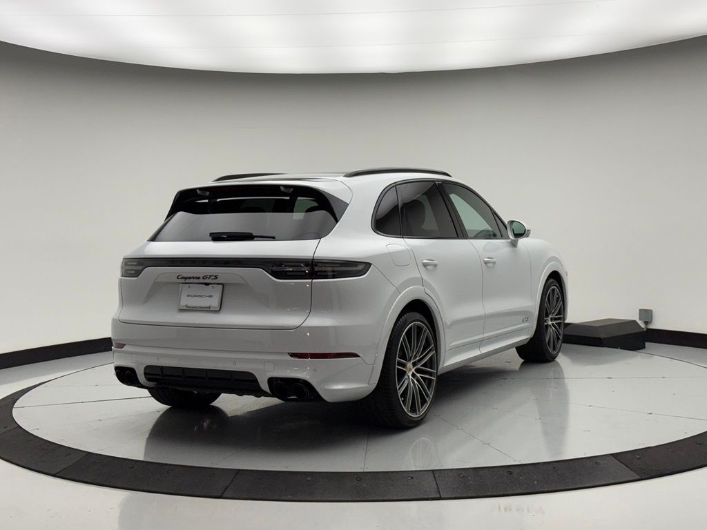 Thumbnail: 2023 Porsche Cayenne - 10