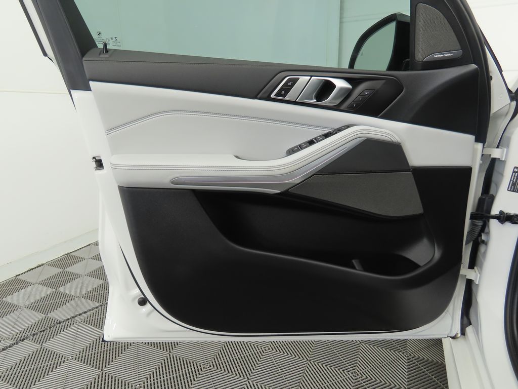 Thumbnail: 2023 BMW X5 - 25