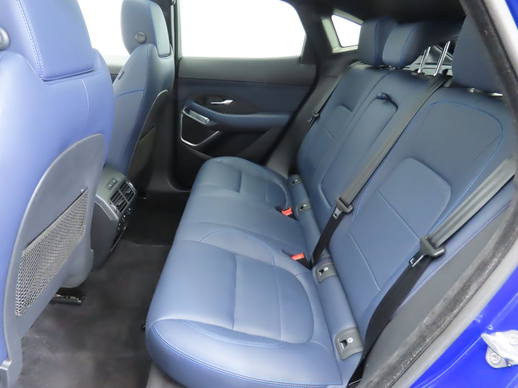 Thumbnail: 2018 Jaguar E-Pace - 21