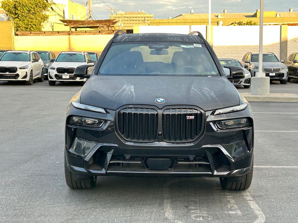 2025 BMW X7 M60i 8