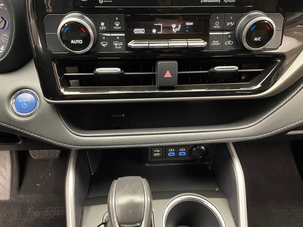 Thumbnail: 2022 Toyota Highlander - 27