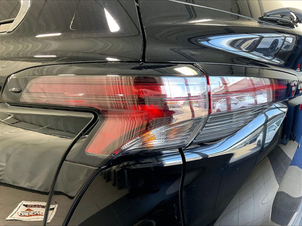 2025 Toyota Sienna — photo 35