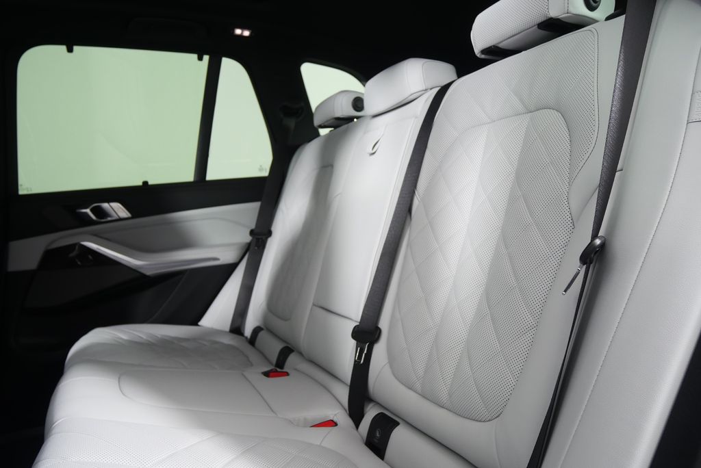 Thumbnail: 2026 BMW X5 - 16