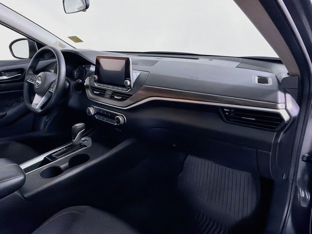 Used 2025 Nissan Altima Sedan