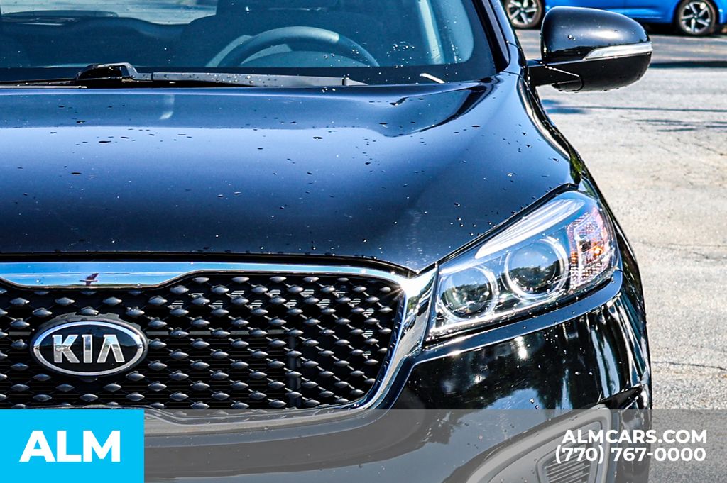 Used 2018 Black Kia L image 15