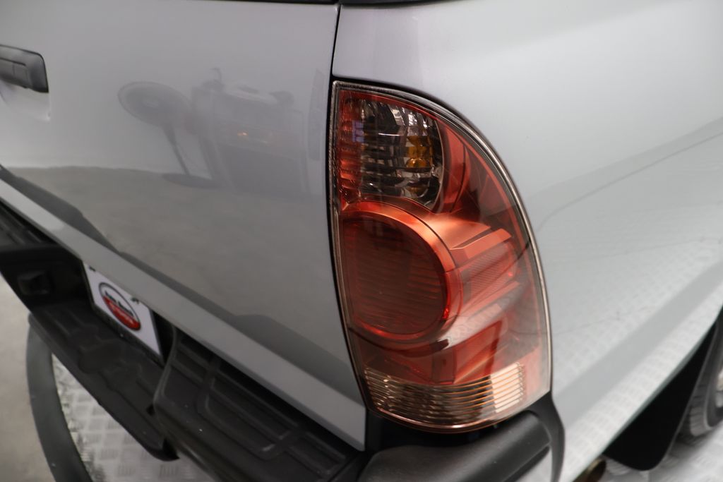 Thumbnail: 2012 Toyota Tacoma - 9