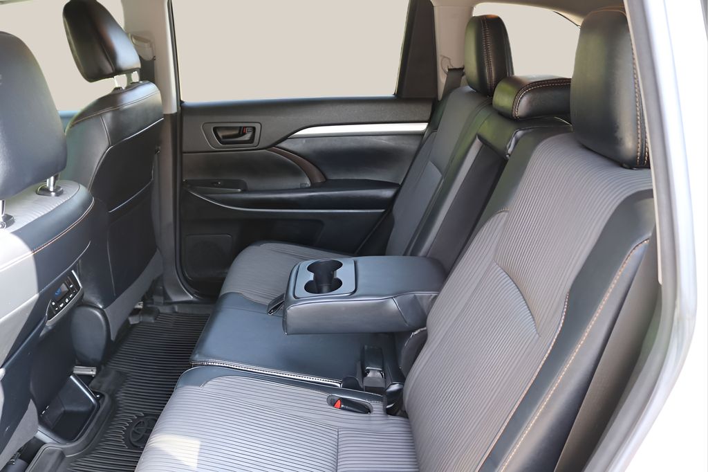 Used Car 2018 Toyota Highlander  Le For Sale Under $25,000 In Austin, Texas