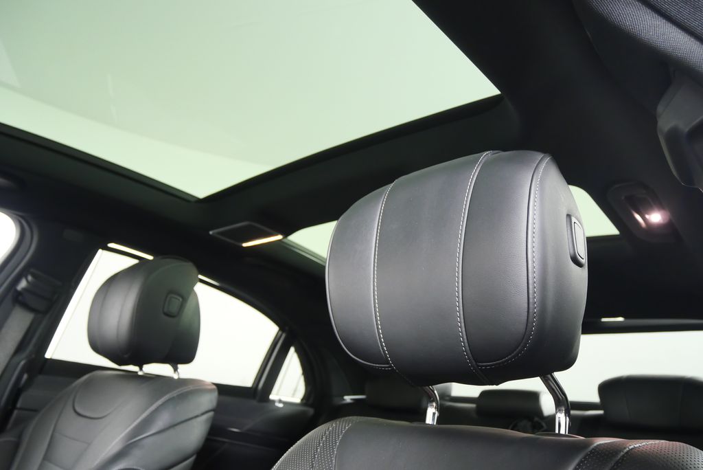Thumbnail: 2019 Mercedes-Benz S-Class - 12