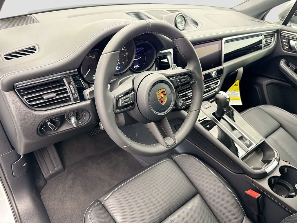 Thumbnail: 2026 Porsche Macan - 4