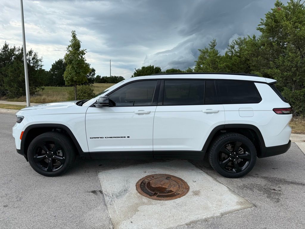 Thumbnail: 2023 Jeep Grand Cherokee L - 8