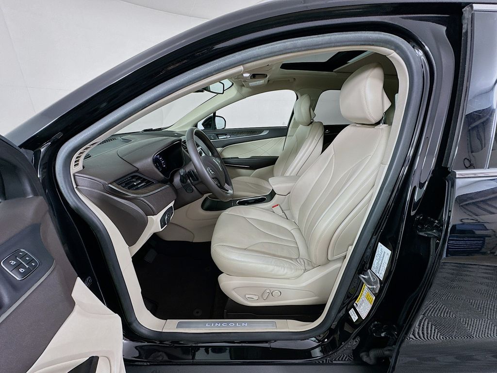 Thumbnail: 2019 Lincoln MKC - 22