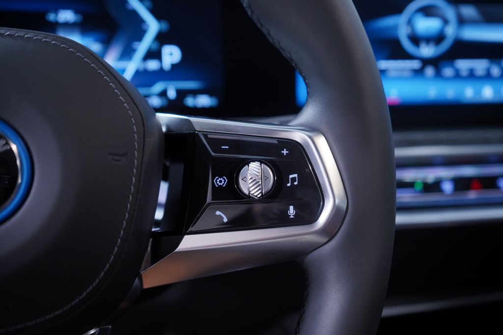 Thumbnail: 2025 BMW i7 - 21