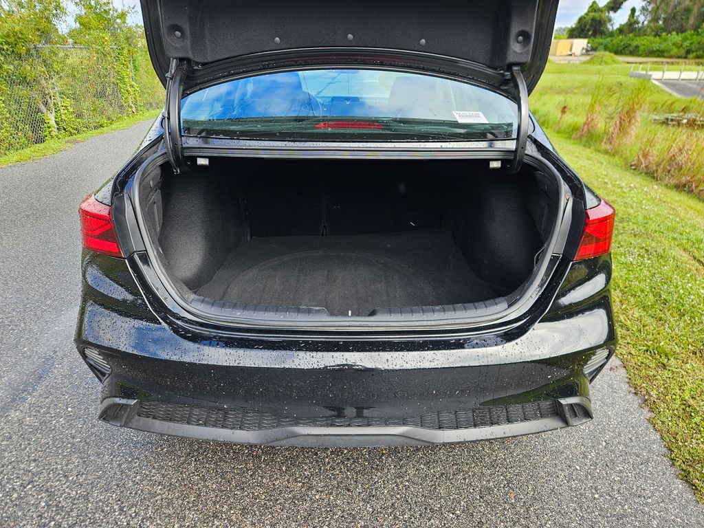 Thumbnail: 2023 Kia Forte - 10