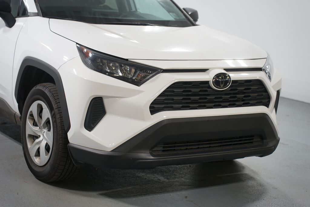 Thumbnail: 2021 Toyota RAV4 - 4