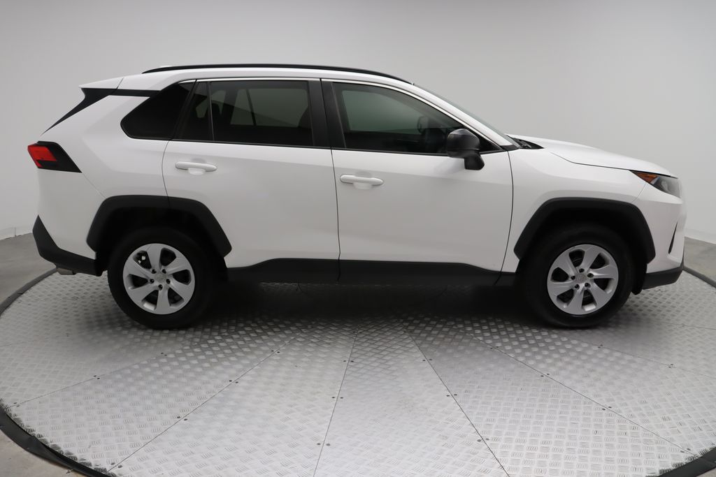 2020 Toyota RAV4 LE 7