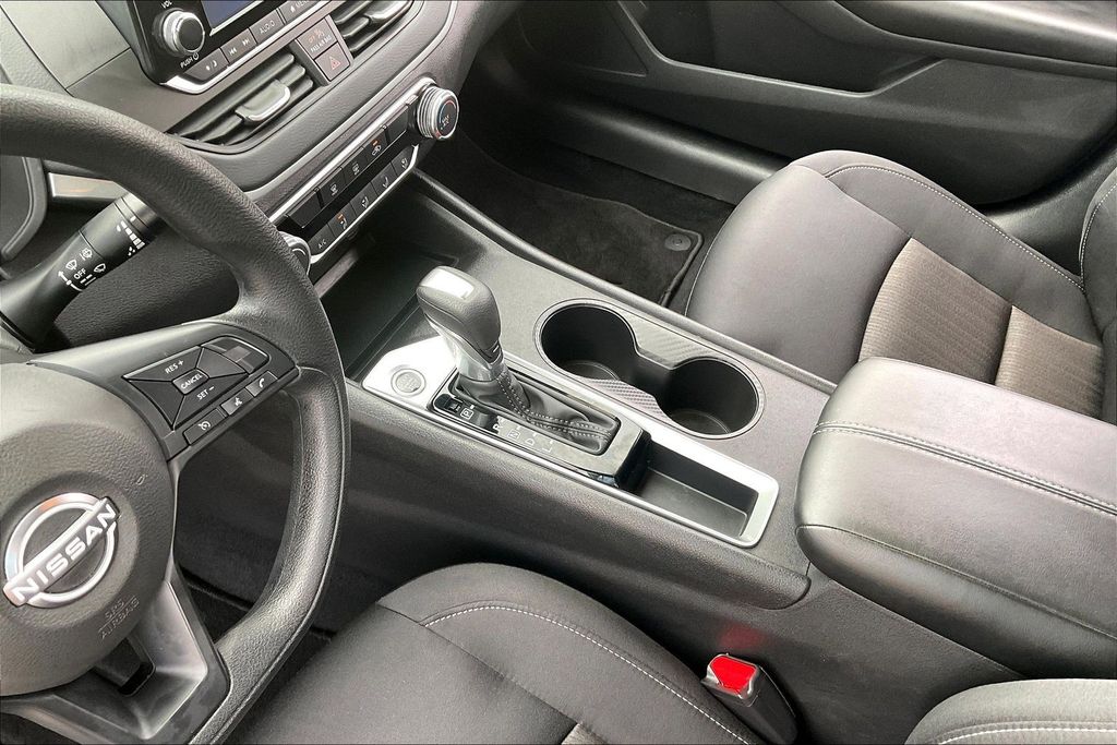 Used 2024 Nissan Altima Sedan