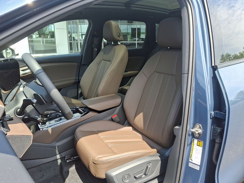 2025 Audi e-tron Premium 10