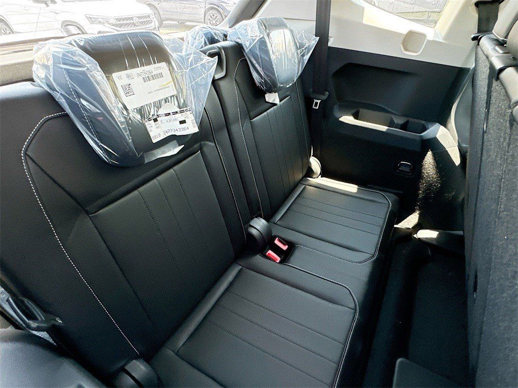 New 2024 Silver Volkswagen 2.0T SE image 30