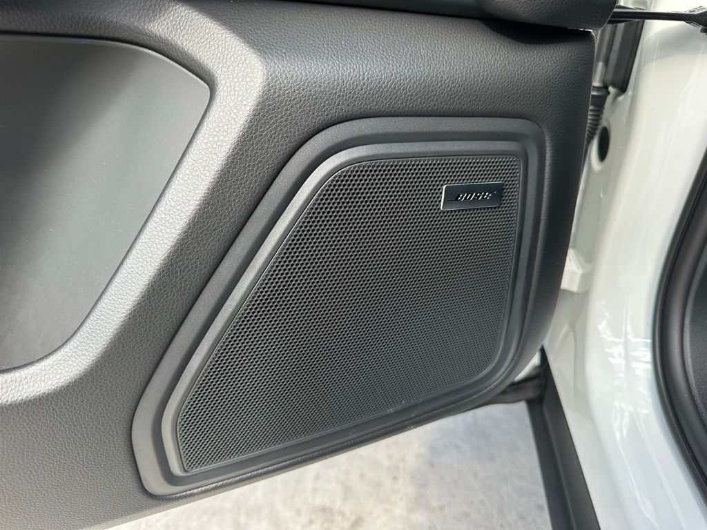 Thumbnail: 2026 Porsche Macan - 23