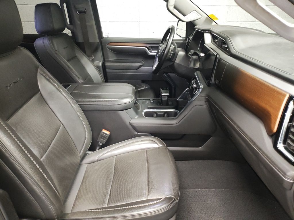 Used 2025 Black GMC Denali image 7