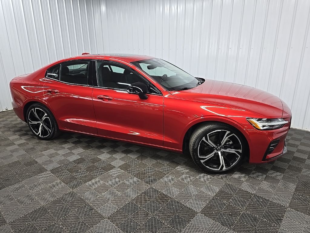2023 Volvo S60 B5 Ultimate Dark Theme AWD