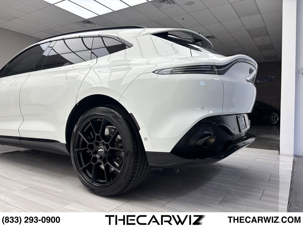 2021 Aston Martin DBX