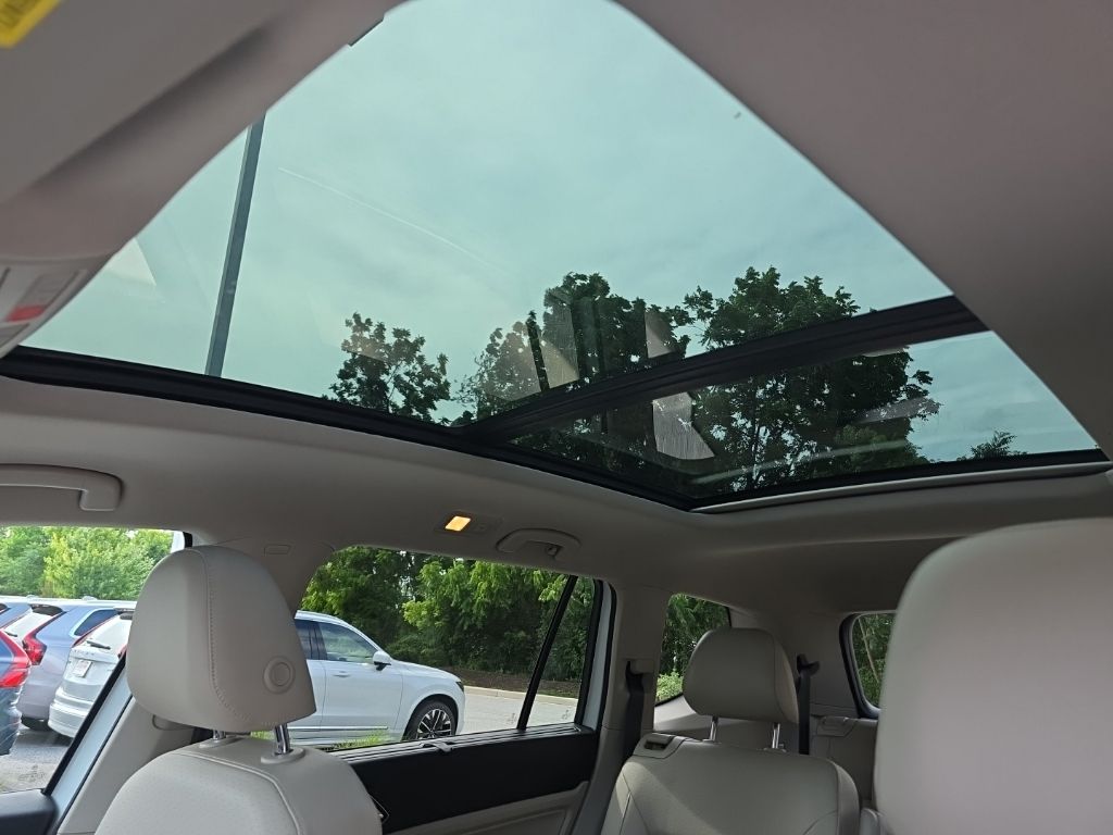 Used 2019 White Volkswagen SEL image 11