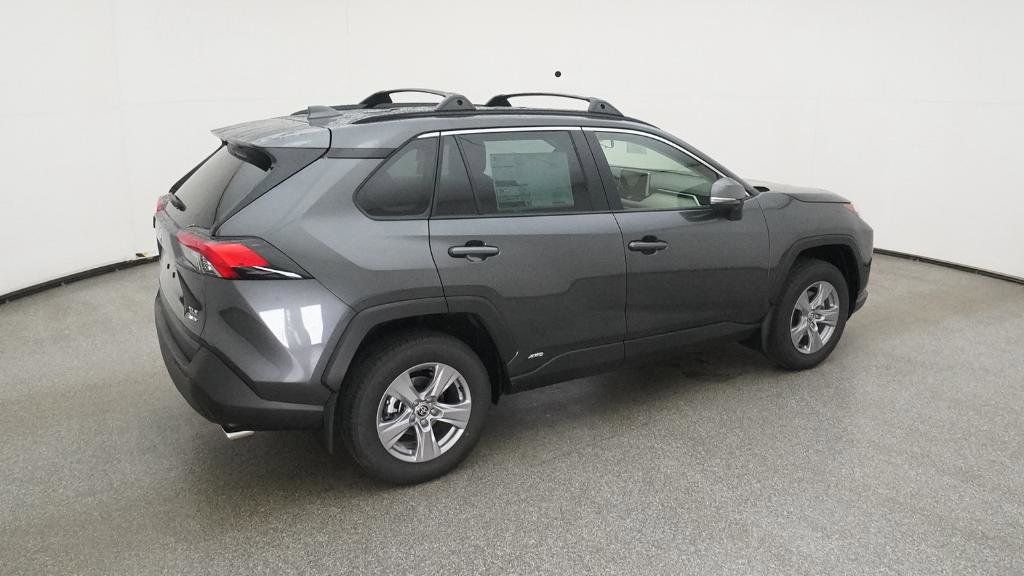 2025 Toyota RAV4 XLE 6