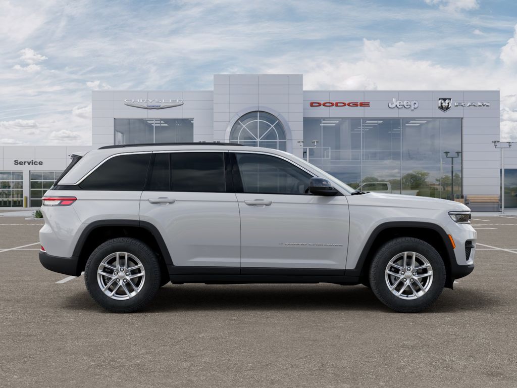 New 2026 White Jeep Laredo image 21