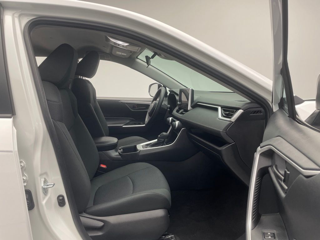 2024 Toyota RAV4 LE 16