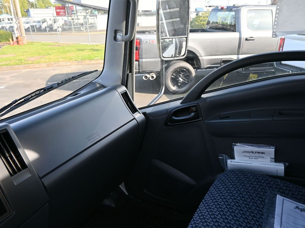 2024 Isuzu NPR HD 