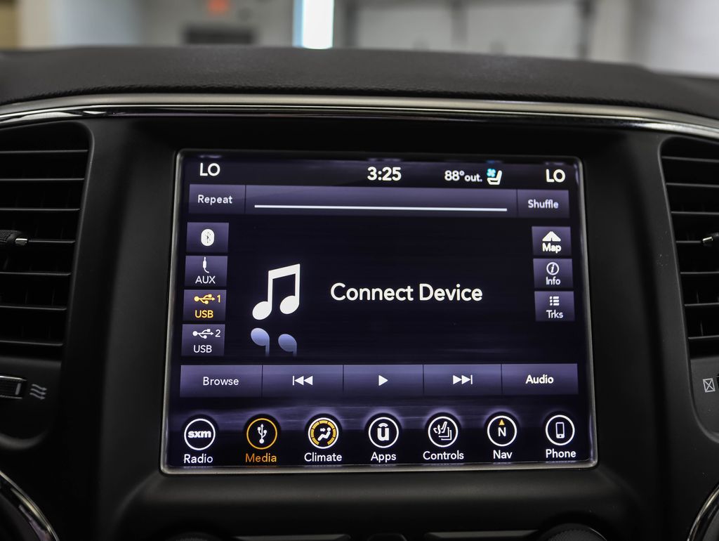 Thumbnail: 2018 Jeep Grand Cherokee - 15
