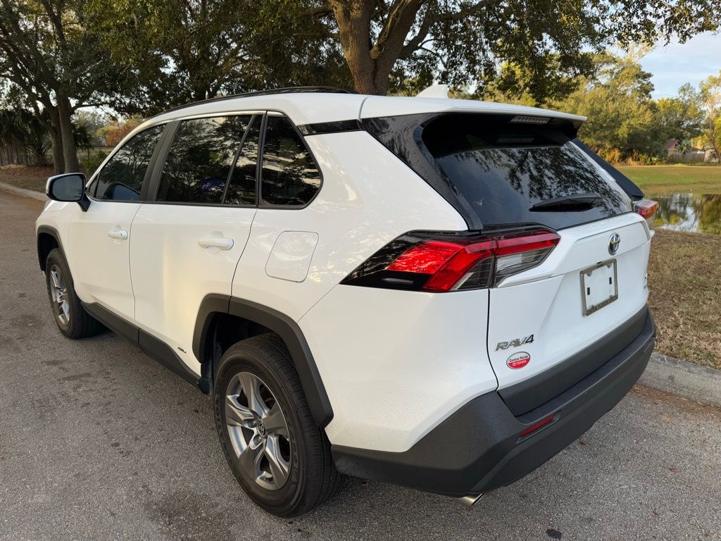 2023 Toyota RAV4 XLE 3