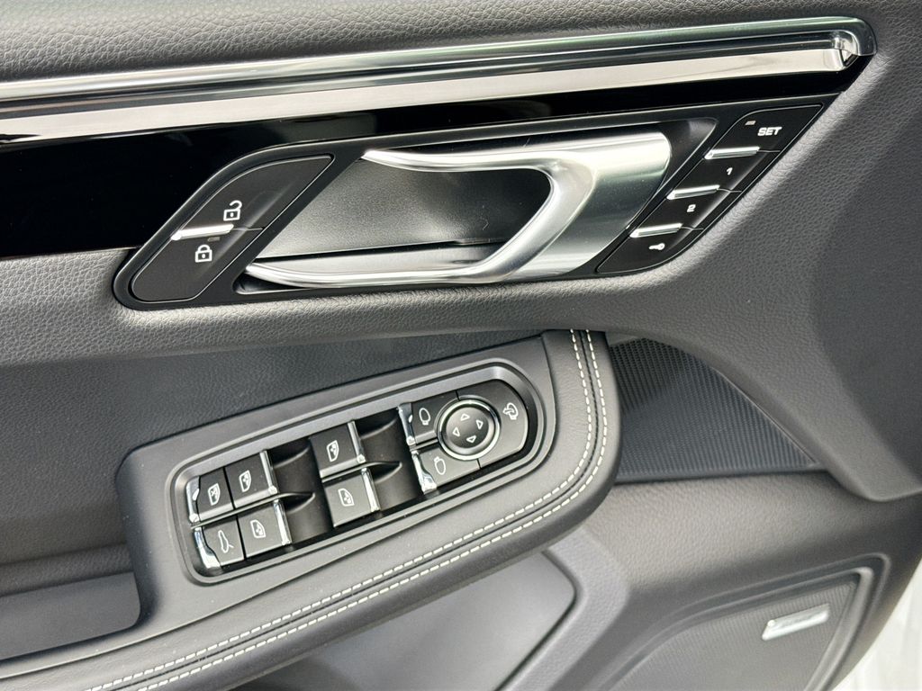 Thumbnail: 2026 Porsche Macan - 24