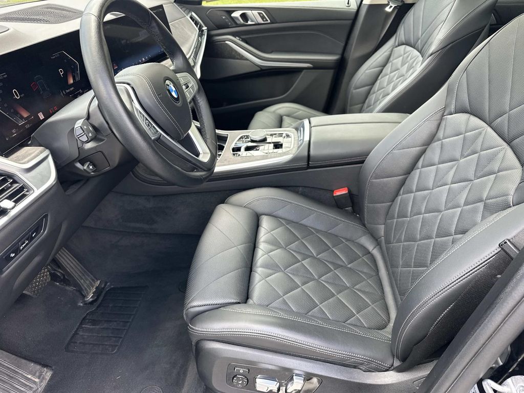 Thumbnail: 2024 BMW X7 - 17